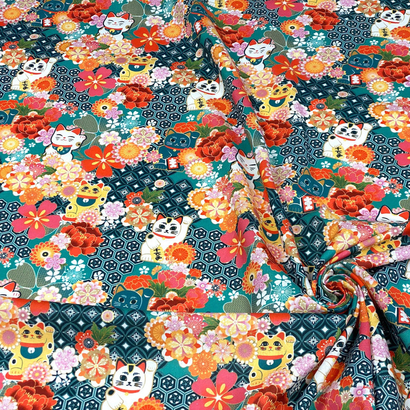 Tissu cotonnade motif traditionnel japonais au chat porte bonheur maneki - neko & fleurs - Le tissu parfait pour les furoshiki ! - TissusPapi.com
