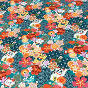 Tissu cotonnade motif traditionnel japonais au chat porte bonheur maneki - neko & fleurs - Le tissu parfait pour les furoshiki ! - TissusPapi.com