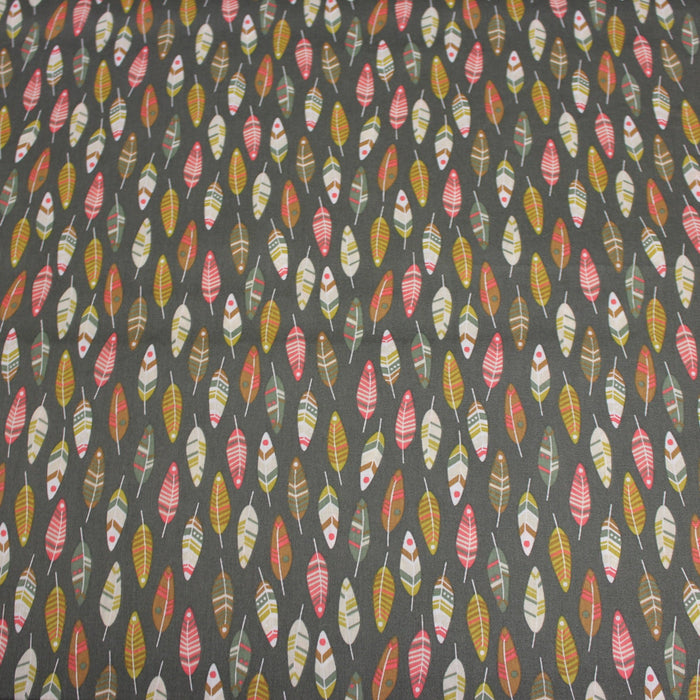 Tissu de coton aux plumes oranges, jaunes et écrus, fond vert kaki - OEKO-TEX® - tissuspapi