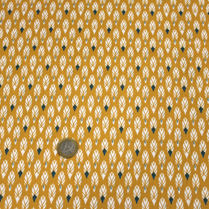 Tissu de coton aux plumes blanches et vertes, fond jaune moutarde - OEKO-TEX® - tissuspapi