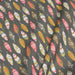 Tissu de coton aux plumes oranges, jaunes et écrus, fond vert kaki - OEKO-TEX® - tissuspapi