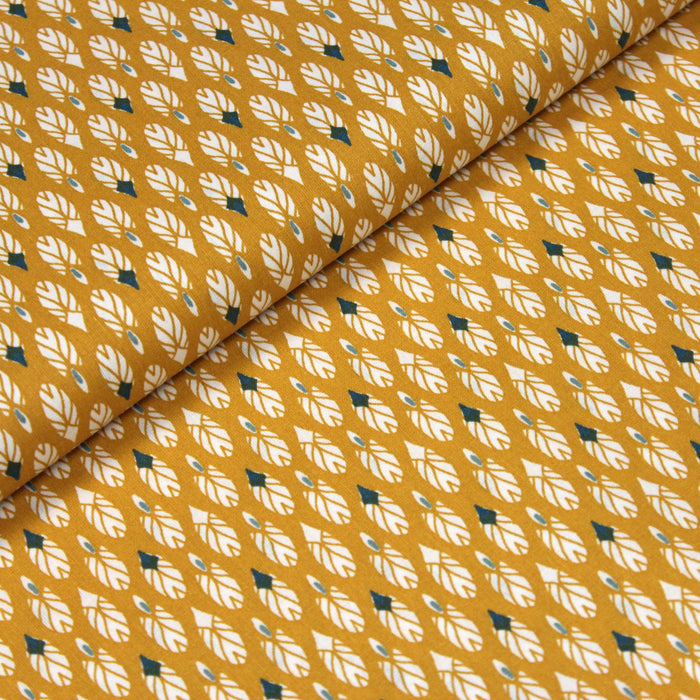 Tissu de coton aux plumes blanches et vertes, fond jaune moutarde - OEKO-TEX® - tissuspapi
