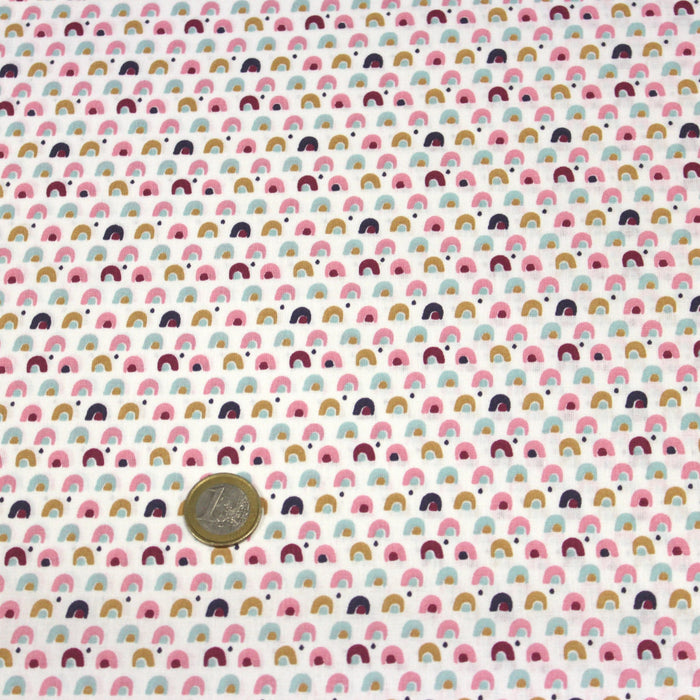 Tissu de coton blanc aux petits arcs en ciel roses et bleus - OEKO-TEX® - tissuspapi