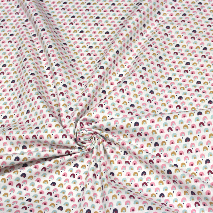 Tissu de coton blanc aux petits arcs en ciel roses et bleus - OEKO-TEX® - tissuspapi