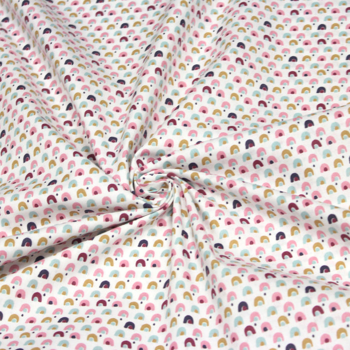 Tissu de coton blanc aux petits arcs en ciel roses et bleus - OEKO-TEX® - tissuspapi