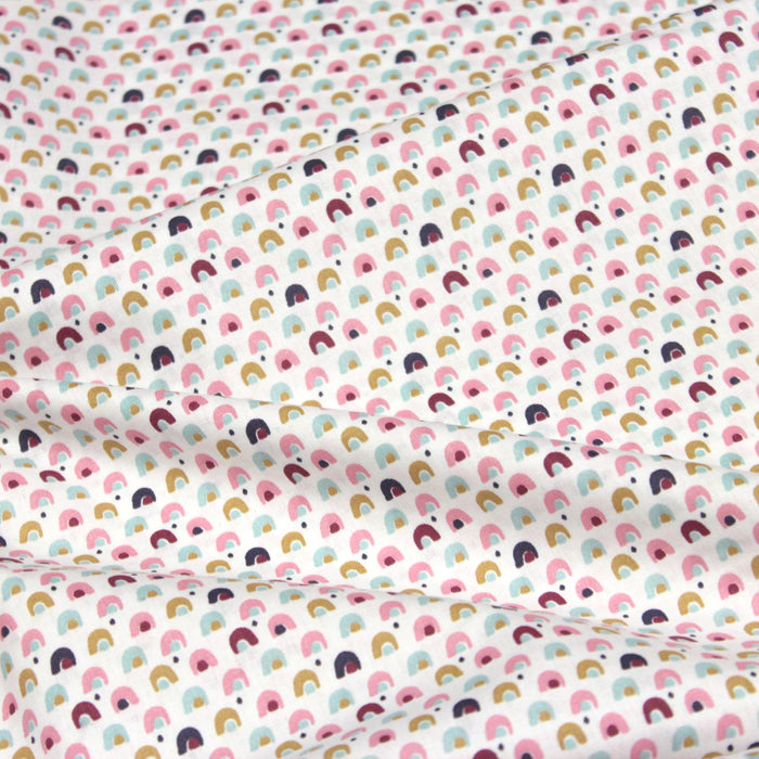 Tissu de coton blanc aux petits arcs en ciel roses et bleus - OEKO-TEX® - tissuspapi