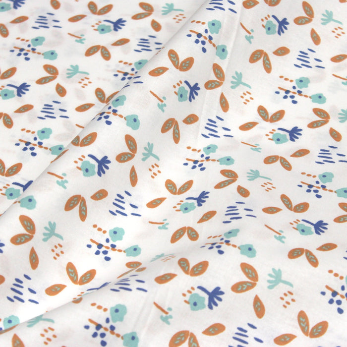 Tissu de coton blanc aux fleurs et pétales bleus, vert d'eau et ocres - OEKO-TEX® - tissuspapi