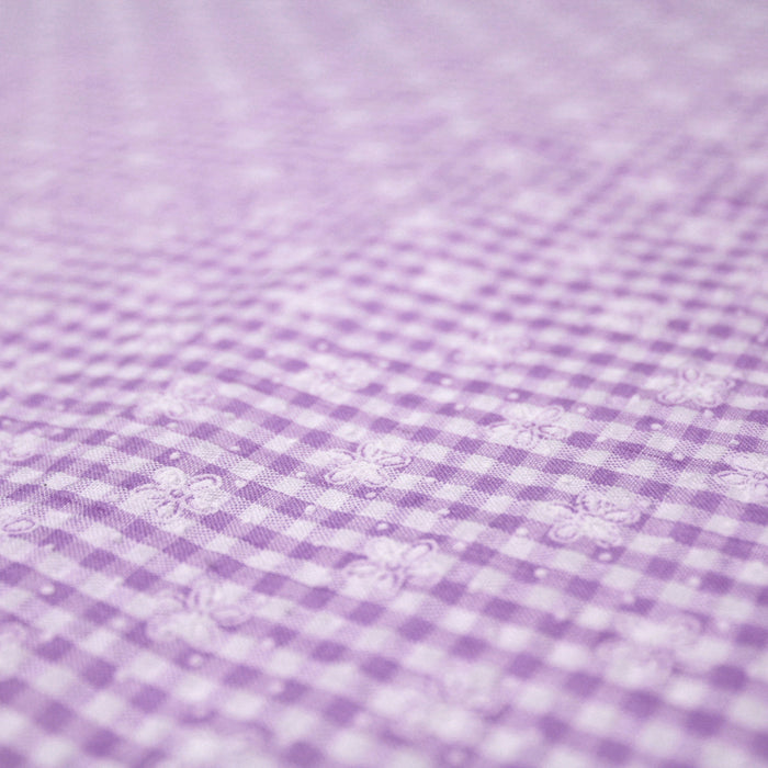 Tissu de coton Seersucker Vichy à carreaux mauves et blancs 3mm et fines fleurs blanches - tissuspapi