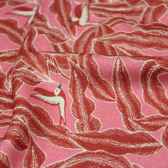 Tissu Microfibre de viscose motif wax magenta aux feuilles et oiseaux rouges - COLLECTION ELVIRE - OEKO-TEX® - tissuspapi