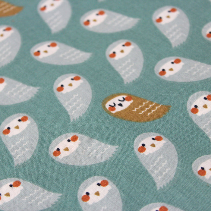 Tissu de coton KAWAII aux chouettes roses & ocres, fond vert - OEKO-TEX® - tissuspapi