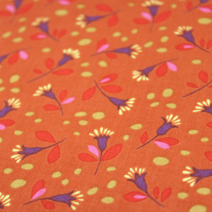 Tissu popeline de coton aux fines fleurs violettes et jaunes, fond orange - COLLECTIO PRINTEMPS - tissuspapi