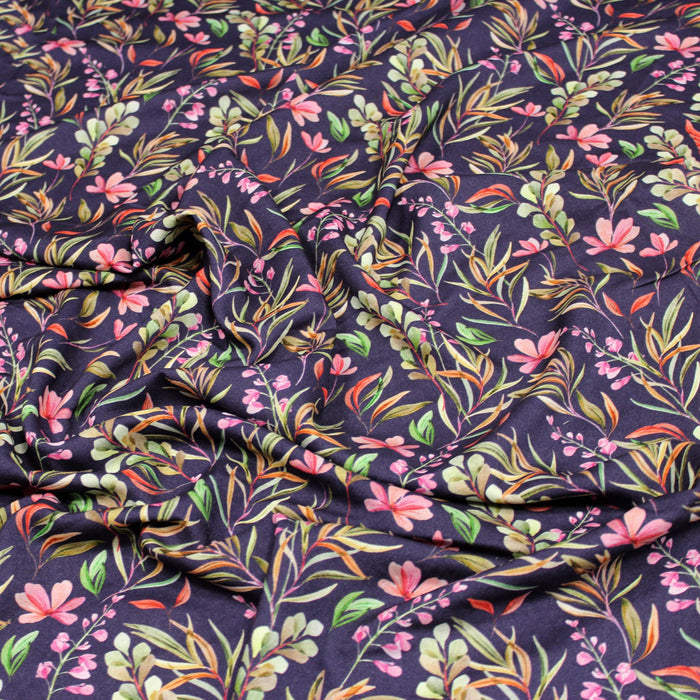 Tissu Microfibre de viscose violet aux fleurs roses et feuilles vertes - OEKO-TEX® - tissuspapi