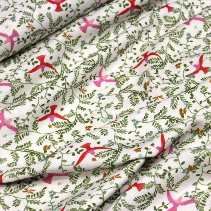 Tissu Microfibre de viscose écru aux fines feuilles, oiseaux et papillons - OEKO-TEX® - tissuspapi