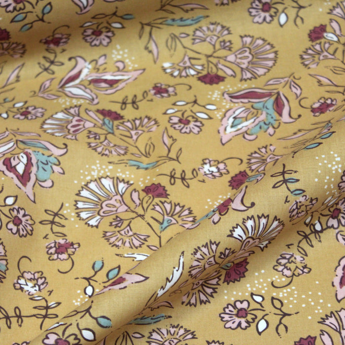 Tissu de coton fleuri indien aux fleurs, fond jaune moutarde - COLLECTION KALAMKARI - OEKO-TEX® - tissuspapi