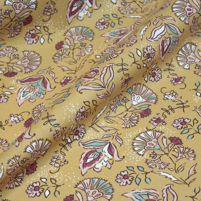 Tissu de coton fleuri indien aux fleurs, fond jaune moutarde - COLLECTION KALAMKARI - OEKO-TEX® - tissuspapi