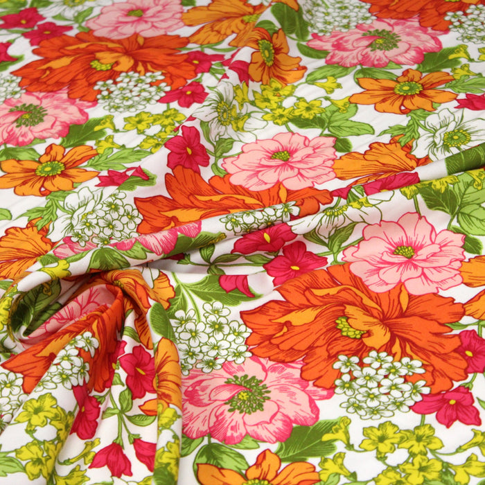 Tissu popeline de viscose aux fleurs roses, oranges et blanches, fond blanc - Fabrication française - OEKO-TEX® - tissuspapi