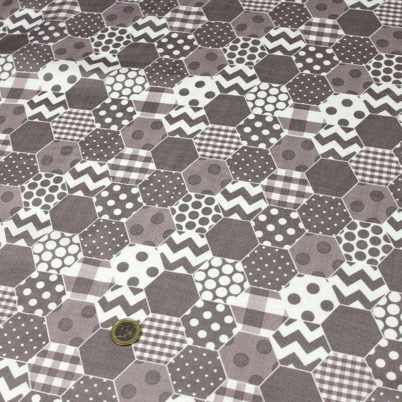 Tissu popeline de coton aux hexagones à pois, à carreaux, tons taupes & blancs - TissusPapi.com