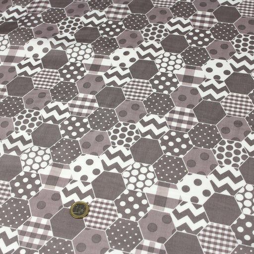 Tissu popeline de coton aux hexagones à pois, à carreaux, tons taupes & blancs - tissuspapi