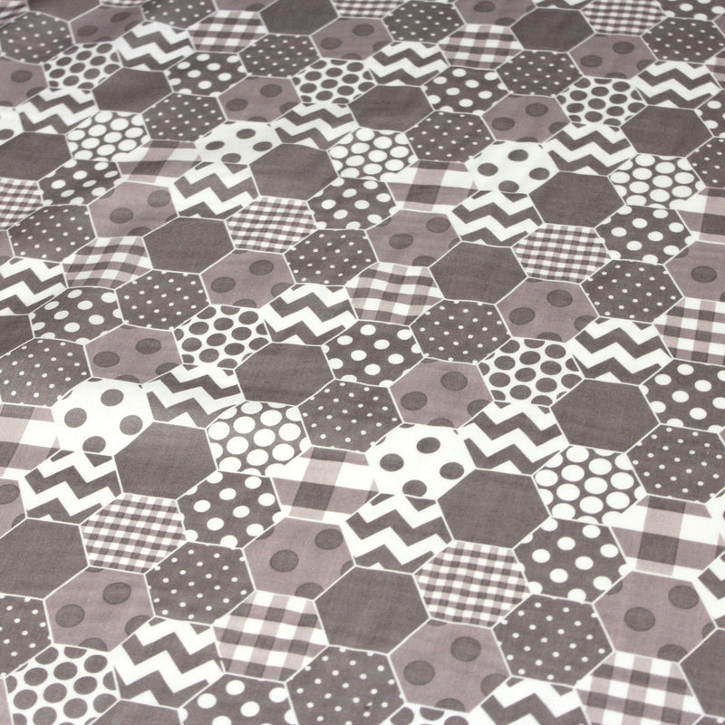 Tissu popeline de coton aux hexagones à pois, à carreaux, tons taupes & blancs - TissusPapi.com