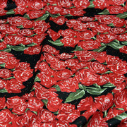 Tissu popeline de coton aux fleurs de roses rouges fond noir - TissusPapi.com