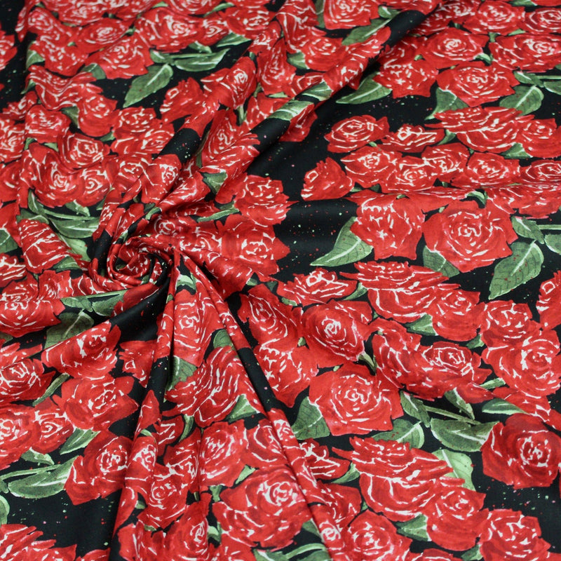 Tissu popeline de coton aux fleurs de roses rouges fond noir - TissusPapi.com