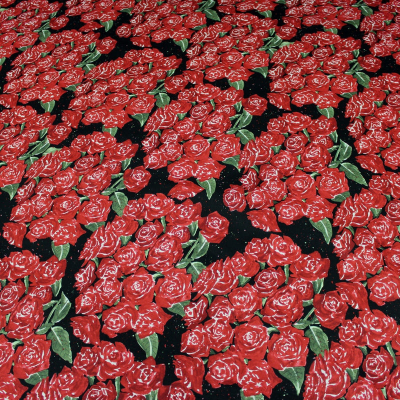 Tissu popeline de coton aux fleurs de roses rouges fond noir - TissusPapi.com