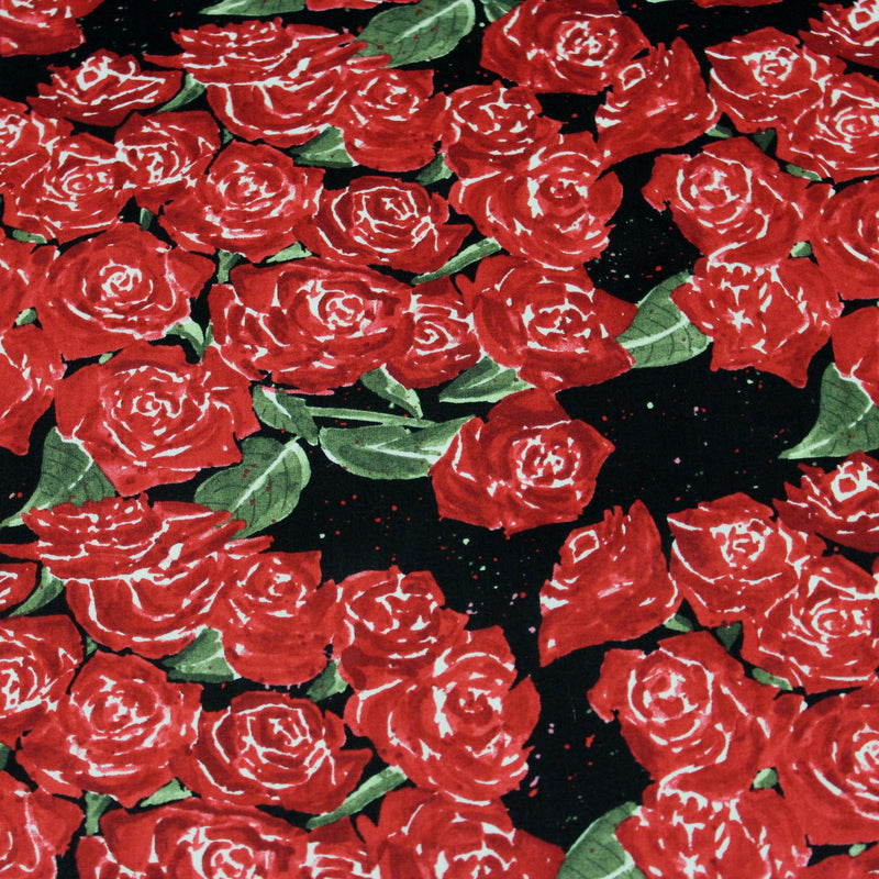 Tissu popeline de coton aux fleurs de roses rouges fond noir - TissusPapi.com