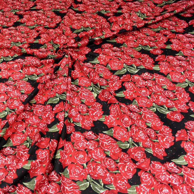 Tissu popeline de coton aux fleurs de roses rouges fond noir - TissusPapi.com