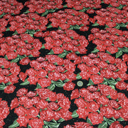 Tissu popeline de coton aux fleurs de roses rouges fond noir - TissusPapi.com