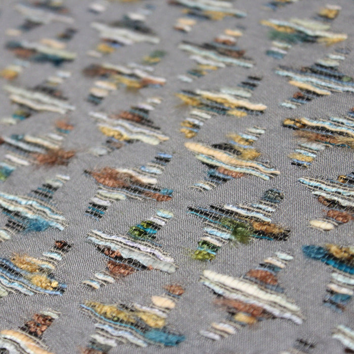 Tissu jacquard gris aux motifs géométriques blancs et multicolores - COLLECTION GEORGES - Fabriqué en France - tissuspapi