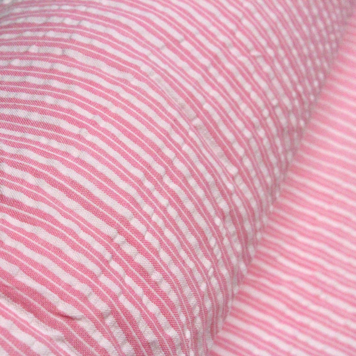 Tissu de coton Seersucker à rayures roses et blanches - tissuspapi